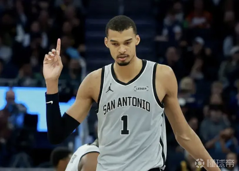 贝弗利：文班是NBA最强球员堪比外星人，我喜欢他的那次肘击